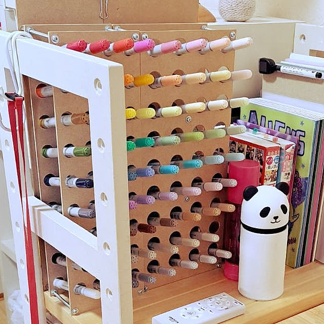 コピックやイラストマーカーは横置き収納がおすすめ。使いやすい収納ラックをレポート