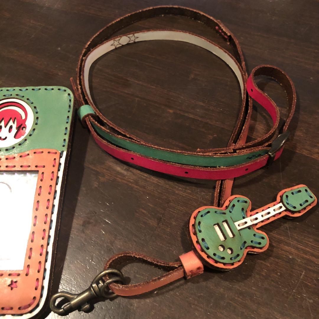 楽天市場OJAGA DESIGN オジャガデザインCHERTAN ネックストラップ ネック 首掛け パーツ 社員証 ネームホルダー 携帯電話スマホ スマートフォン キーキャップ ストラップ ナスカン 丸カン 革 牛革 本革 レザー プレゼント ギフト ブラック 黒 スタッズ 星