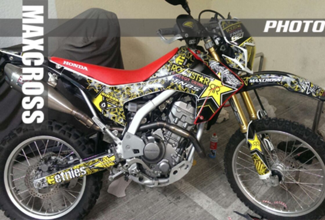 即日発送 ステッカーボム 白黒 75×25 JDM USDM ヘラフラ バイク ヘラフラ 自動車 バイク 電動キックボード デカール モノクロ