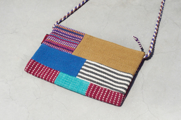 RPGの魔法使いが持ってそうな本型バッグ「Olde Book Backpack Messenger Bag」が可愛いインサイド