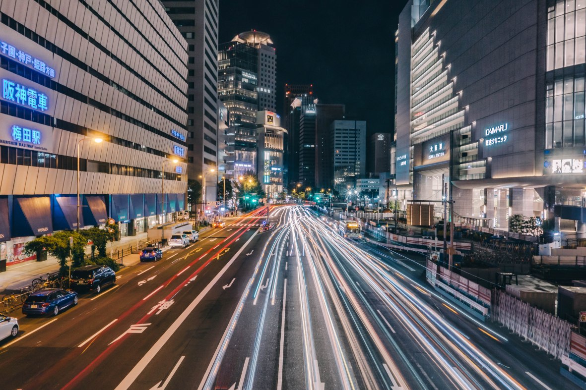 平凡な夜景写真から脱却！幻想的なHDRに仕上げる撮影方法と現像テクニックフォトグラファン