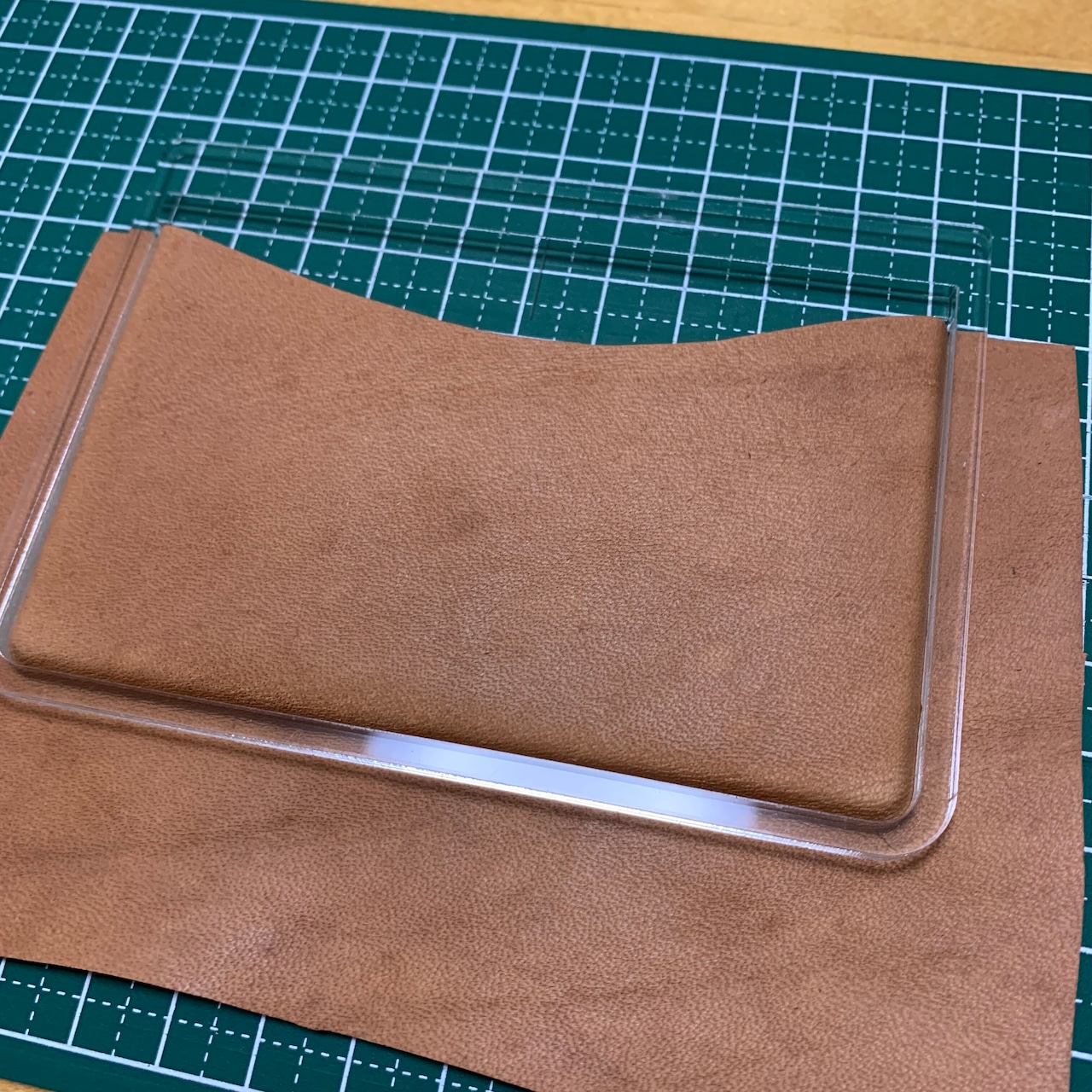 絞り技法・立体成型・ウェットフォーム技法を学びたいのだけど、どの本がいいの？phoenix blog１９２６年創業の革素材問屋のスタッフが、 レザークラフトのあれこれを語ります