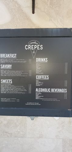 こんにちは。 ルビットパーク岡崎 バロー岡崎にいます。 看板つくったのに忘れて😅 マロン🌰クレープは手書きです。本の王国 の店長さんは、ストロベリークレープ🍓が大好き❤ 今日も笑顔で、さわやかですね😆✨ 暑い暑い 10月の始まり。 丁寧にクレープ焼きますので