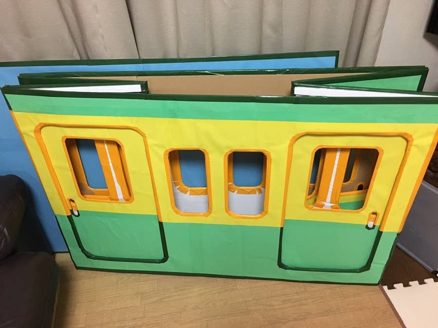 ダンボールの電車 歩くタイプ 簡単手作りおもちゃの作り方 工作図鑑