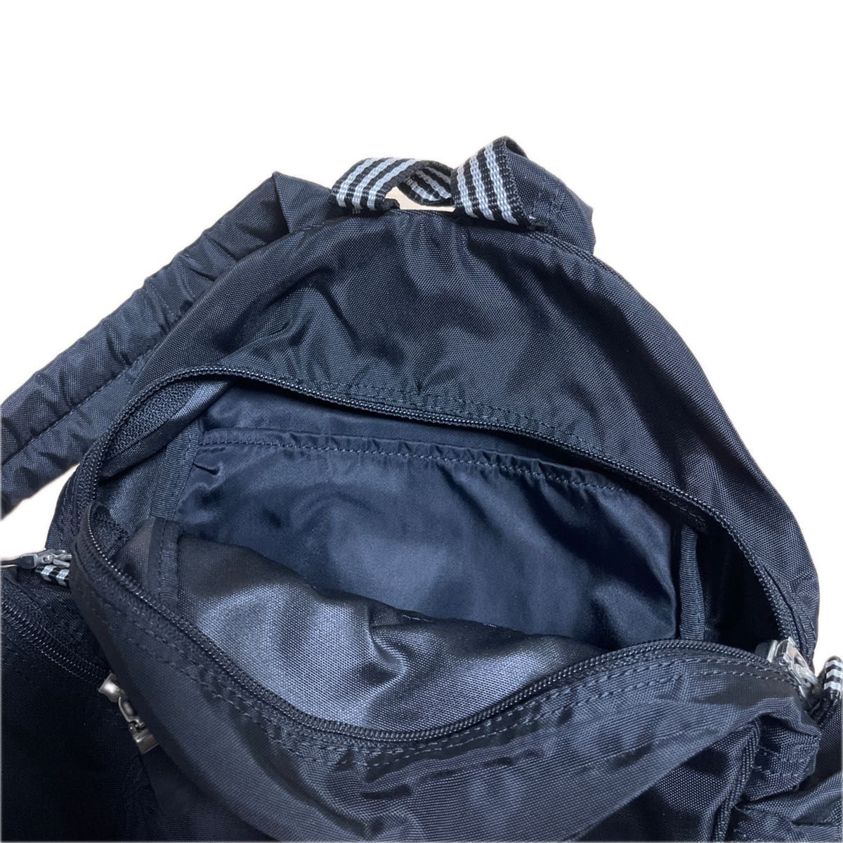 希少 agnès b. キッズ リュック とかげ アニエスベー agnes b とかげ トカゲ 黒 リュックサック