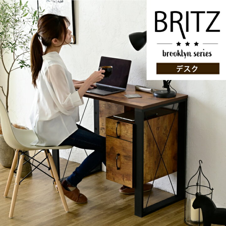 カッティング用シートで白いデスクをナチュラルな木目に！イエチェン