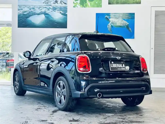 MINI CLUBMAN エニグマティック・ブラック・メタリックを展示しました😉✨ 深い紺色で男女問わず人気なカラーです🎵CLUBMANがあまりにも人気なため、すぐにご提案できるお車が少なくなってきました💦年内には買い替えを検討したいと思っていらっしゃるお客様、どうぞお