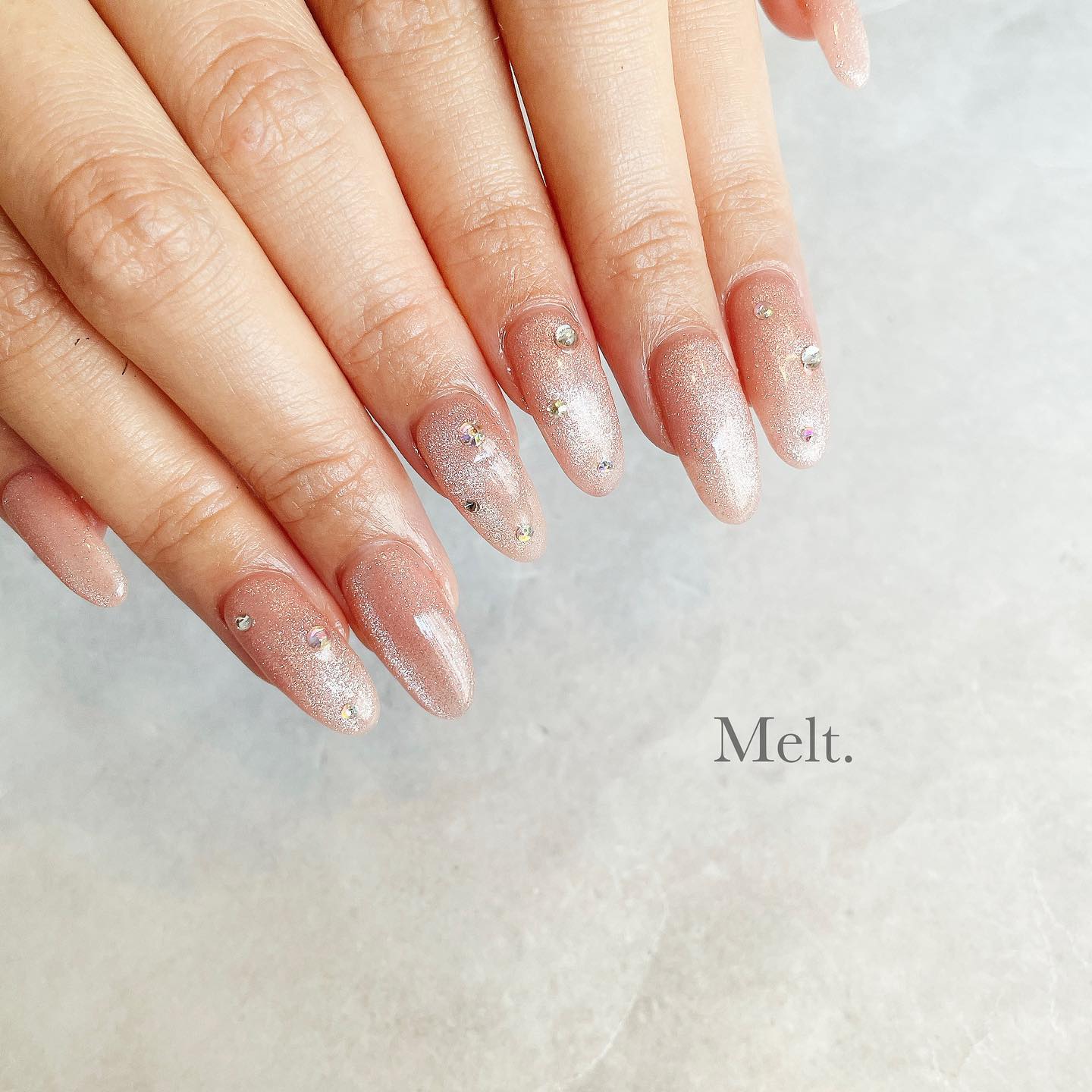 ﾟ・*. マグネットネイルデザイン💎 いろんな角度から見て楽しめちゃいます！ キルティングが映えてとっても可愛いですよ✨ 担当 塚田🦔長野市ネイルライトウェーブ長野駅前店長野市ネイルサロンネイルデザインマグネットネイルキラキラネイルキルティング