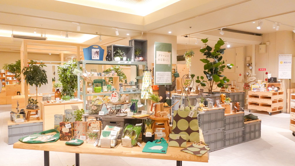 店舗の入り口から引き込む！店頭ディスプレイの秘訣とポイント4選