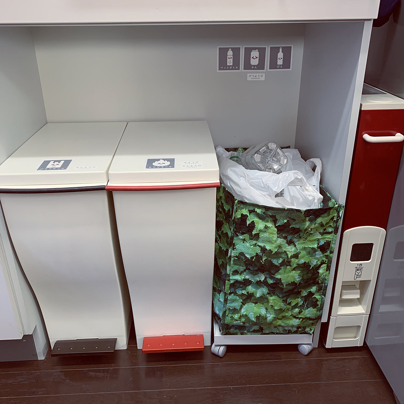 tower ごみ箱 ゴミ箱 ワゴン 分別 キャスター 食器棚 ふた付き 大容量 目隠し 缶 ペットボトル タワー 山崎実業 ホワイト ブラック 白 黒蓋付き目隠し分別ダストワゴ : ココチのくらし雑貨店 - 通販 - Yahoo!ショッピング