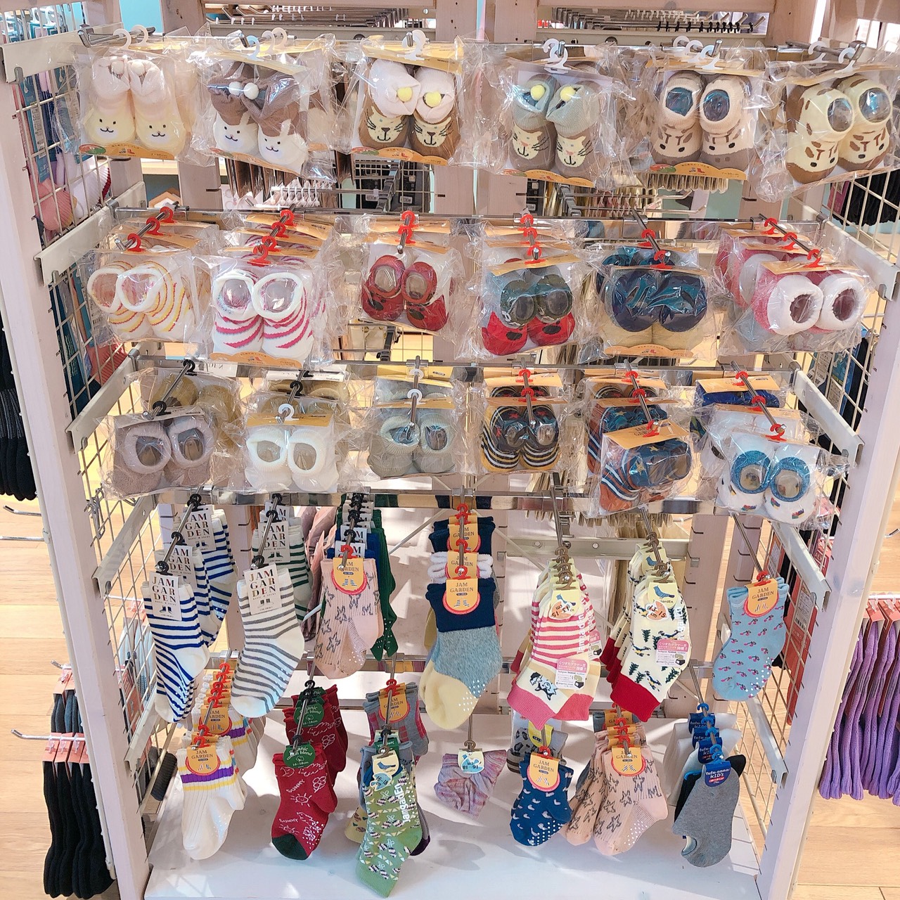 ディスプレイラック、多層アイアンソックスディスプレイラック、アクセサリー販売用靴下ディスプレイオーガナイザー、ブティック、店舗、ベンアイアンラックスタンド HIGH 什器・展示用・ディスプレイ・棚 の商品ページ卸・仕入れサイト スーパーデリバリー