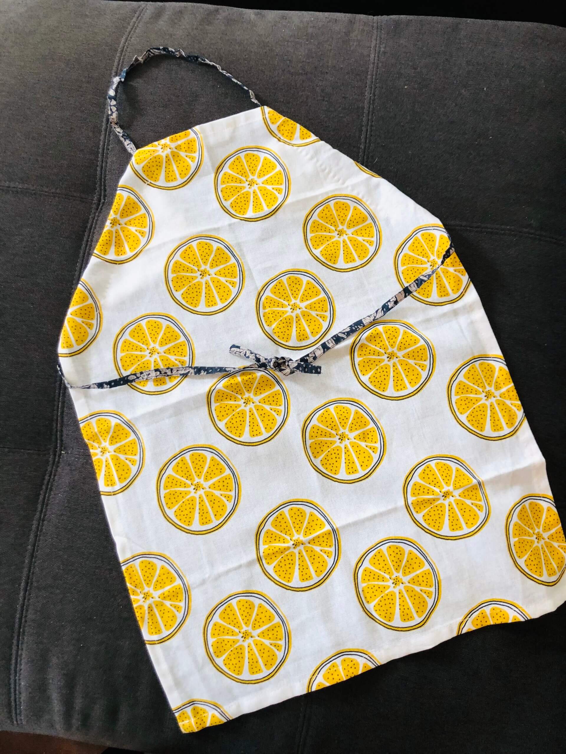 100均だけ お食事エプロンの作り方４選❣️縫わない超簡単方法から可愛くオシャレな方法まで＃入園準備 - YouTube