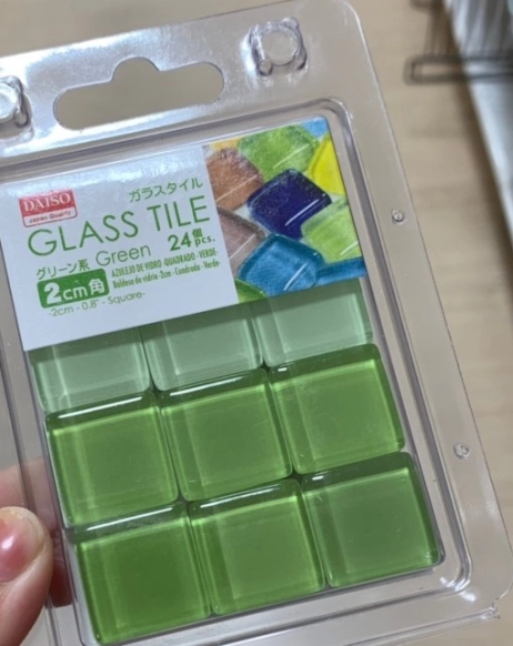 ダイソーガラスタイル 貼り方TikTok