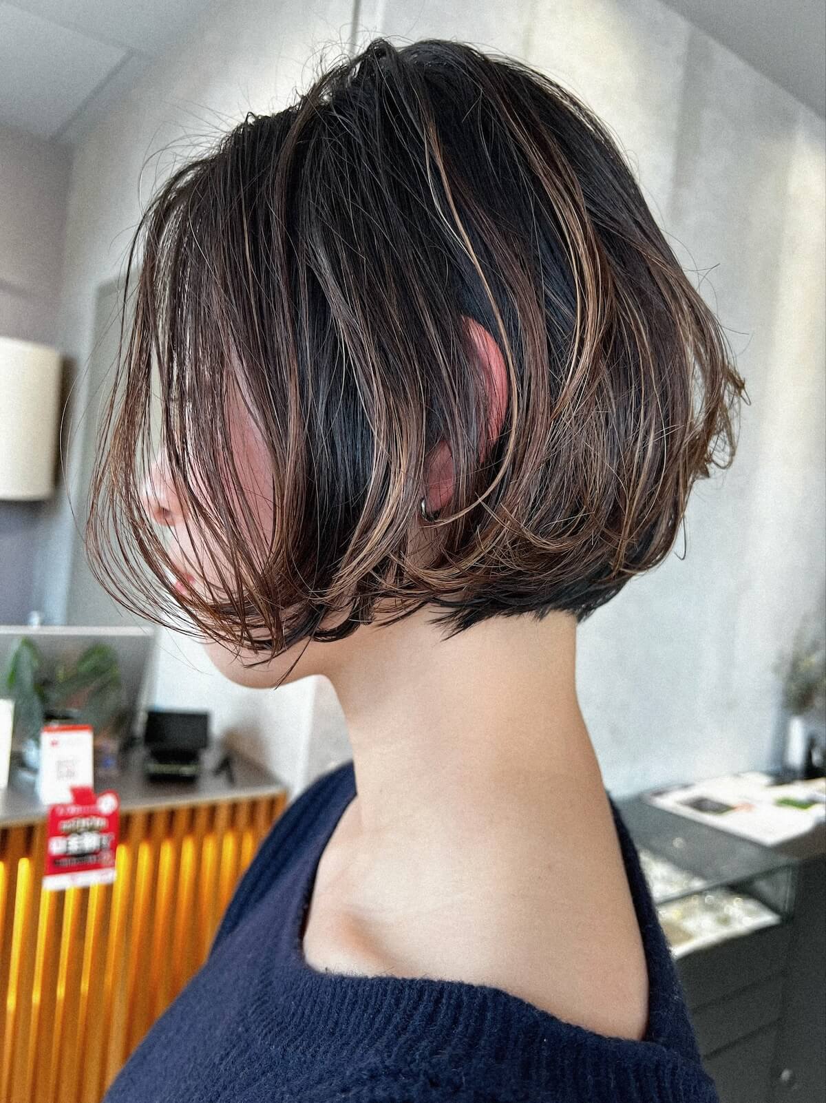大人上品なハイライトショート 30代 40代 50代 前髪あり丸