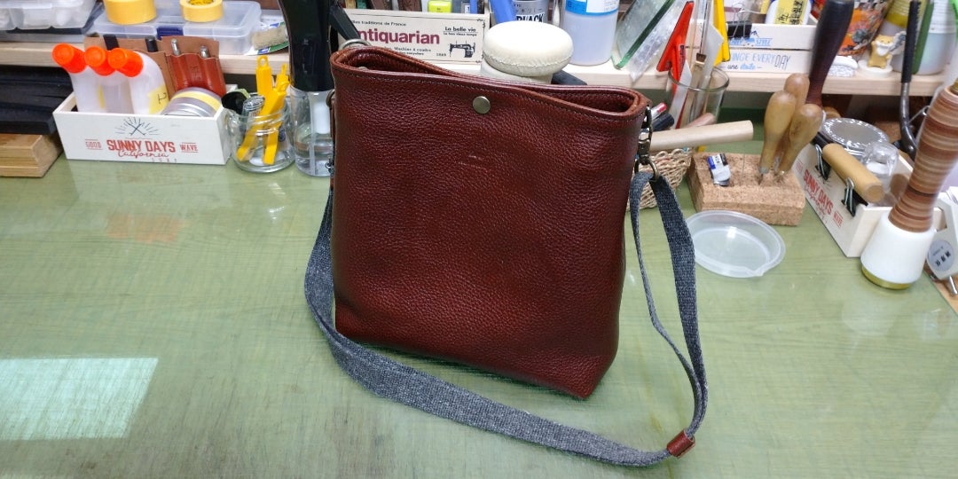 鎌倉 オフに活躍するサコッシュ バッグカップル・女性の方も大歓迎♪ おひとり様はご相談下さい ☆ レザークラフト体験キナリ革工房・鎌倉 -じゃらん遊び体験