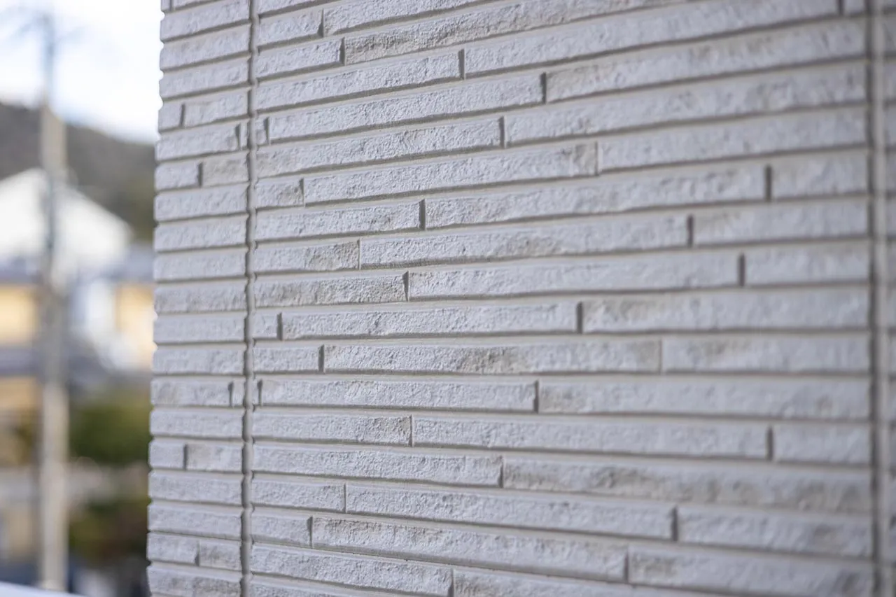 ガルバリウムVS窯業系サイディング外壁！10年後を見越した選択肢は？ブログ 長野市・須坂市・千曲市・中野市・小布施町 長野県北信地域 の外壁 塗装・屋根塗装ならプロタイムズ長野若里店 株式会社霜鳥 へ