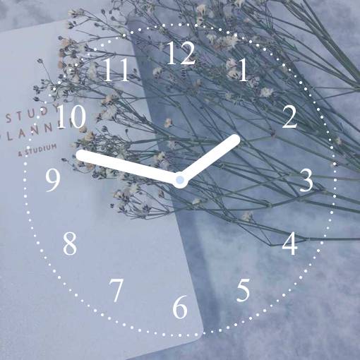 水色の四角い3時の時計アイコン 839：イラスト無料