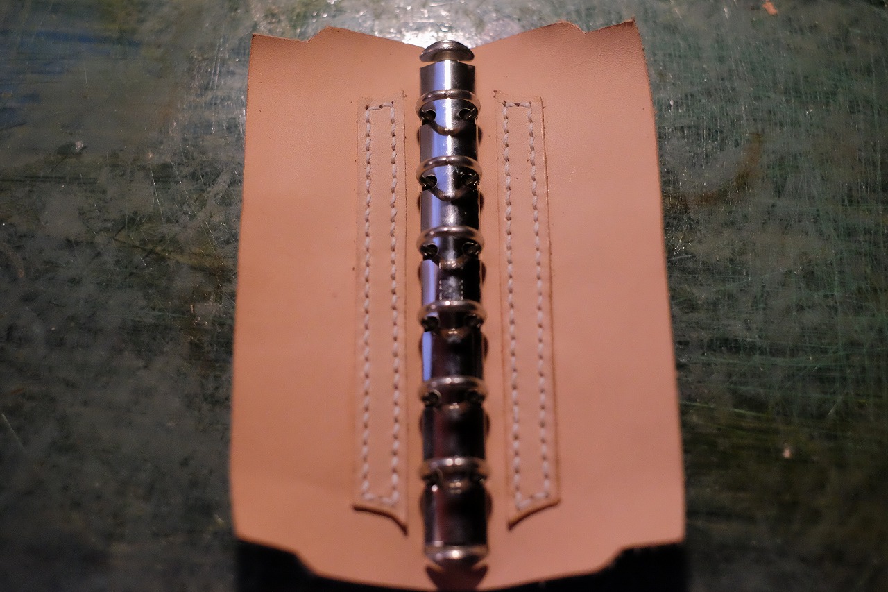 レザークラフト 手帳カバーの作り方 初心者でもできたレザークラフト初心者道