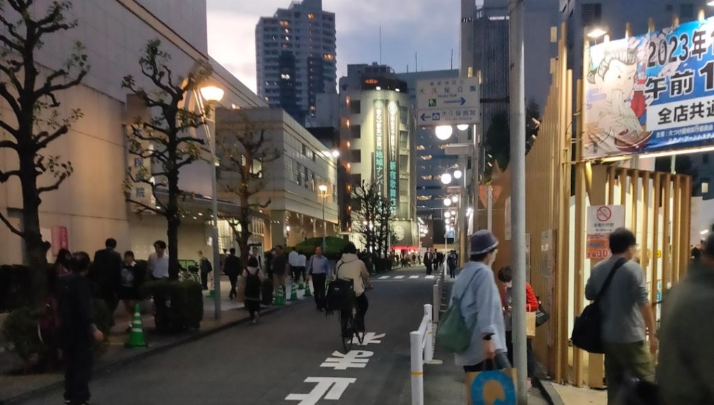 伝説の立ちんぼ『うちゃ』、歌舞伎町に戻る - 歌舞伎町観察ツアー