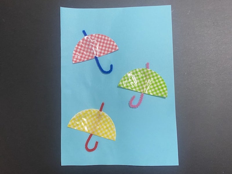 壁面飾り工房本店 壁面装飾・パネルシアター・ペープサート・型紙・知育・保育・介護商品の販売☆無料ダウンロード型紙「雨の妖精②」春 夏 梅雨６月 ７月 雨 傘 幼稚園 保育園 老人ホーム 介護施設 デイサービス 壁面装飾 型紙 製作 イベント タイトル☆