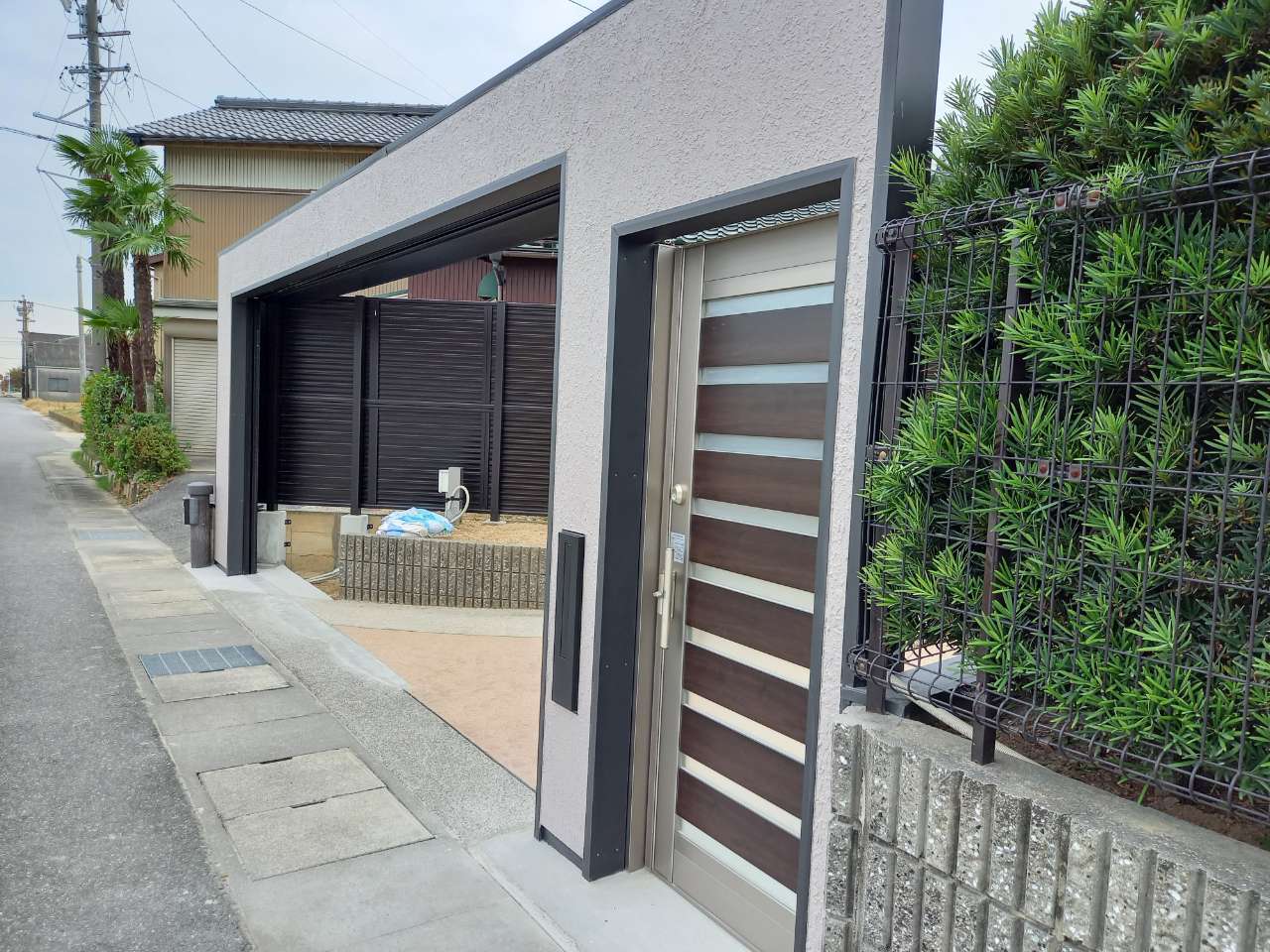 東工シャッター 伸縮門扉RHS-1型 - 名古屋のエクステリア工事・ガーデン雑貨販売 ぽとすハウス