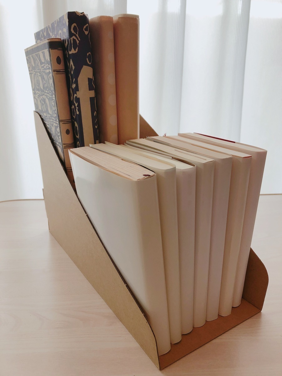 100均・カードスタンドの商品一覧。サイズや種類 ダイソーとセリアで100円