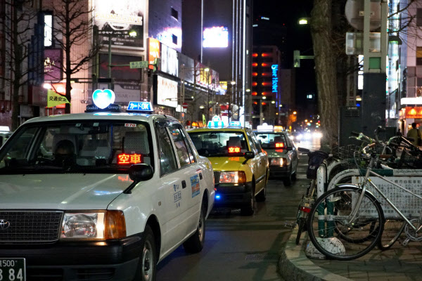 2ページ目）「無理して夜は働かなくても…」冬の札幌が直面する「深刻なタクシー不足」を引き起こす特殊事情 | FRIDAYデジタル