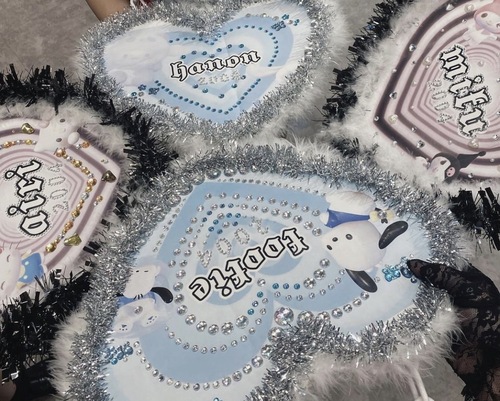 めっちゃ聞かれたネムボの作り方材料 全部百均 ♡レース ♡好きなパール、ラインストーン ♡厚紙 ♡ラミネート ♡名前の紙 ♡ボンドorグルーガン♡のり ♡はさみ作り方①CapCutで好きなように文字名前 をつくる 大きさ、フォン ト、色②A4サイズで印刷