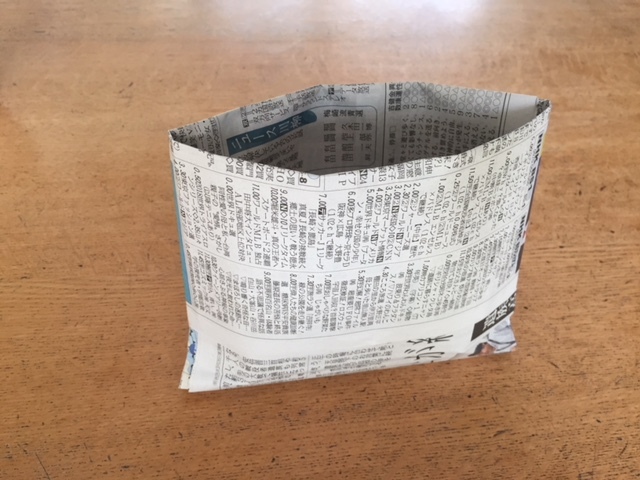 新聞紙で高さがある長方形ゴミ箱作り・プラスチック板を使うと簡単に折れる方法を教えますアイデアわくわくリハビリ