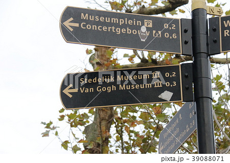 壁飾り 木製 ウッド アンティーク アルファベット文字 ウォールデコ 壁掛け インテリア ウォールディスプレイ ボード アメリカン雑貨 TypeBoard アルファベット 木製 オブジェ ＨＧＰ明朝体 大文字文字 ウッド レター 英語 イニシャル ウォールデコ 置物 結婚式 記念日