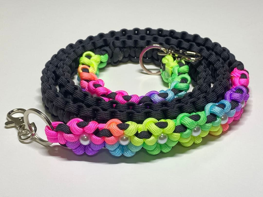 パラコードで作る調節可能なスマホショルダーとハンドストラップ