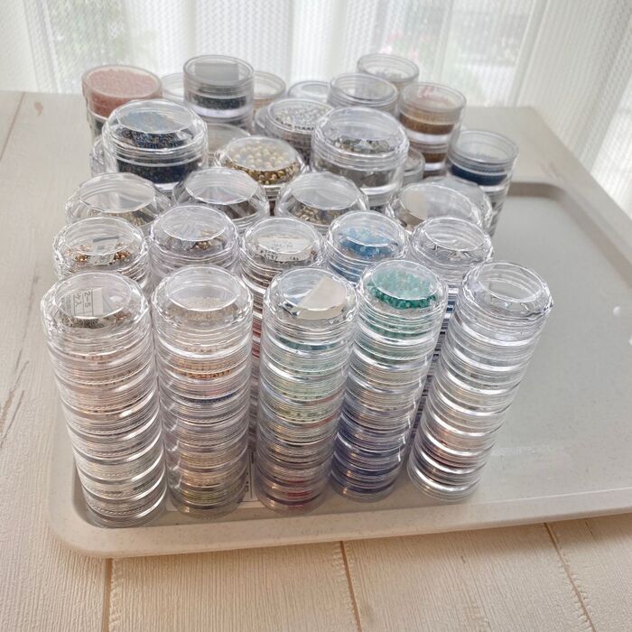 散乱しがちなアイロンビーズ パーラービーズ の収納方法。100均で購入したビーズケースが大活躍！！ - りんごの時間