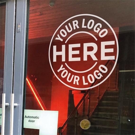 お店の自動ドアにステッカーシールで看板を! - 看板印刷屋の看板製作専門店