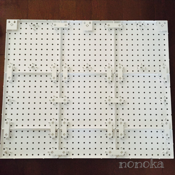 100均 セリアの有孔ボード パンチングボード で玄関周りをスッキリ収納生活向上委員会＜MEGAZINE＞