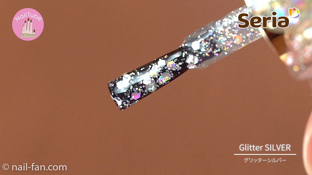 切ったグルーガンを型に入れてオーブンで焼きました💓グルーガン セリア ダイソー 100均 工作 キラキラ セリア新商品ダイソー購入品