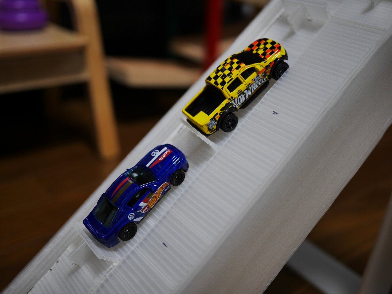 空き箱で作るミニカー道路「トミカタウン」ouchiedu