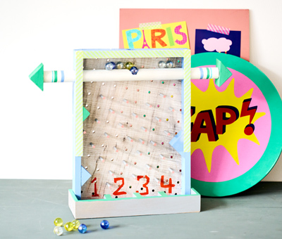 ダイソーの有孔ボードでピタゴラ装置を作ったら夏休みの手軽なおうち遊びのアイデアに「天才」「凄いですね！」と反響 1 2ねとらぼ