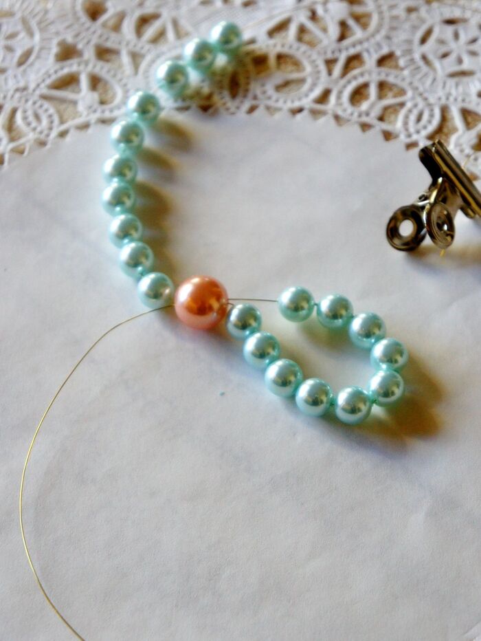 シャワー台なしで作るビーズリボンピアスの作り方 イヤリング作るビーズモチーフパーツ ビーズリボン作り方簡単 初心者