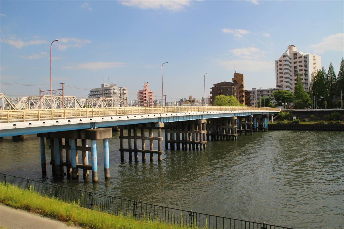 デリヘルワールド 風俗情報【大阪府のデリヘル店検索／東三国駅周辺】の駅名deポン！