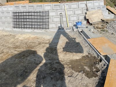 20ｃｍの土のすきとり外構施工中