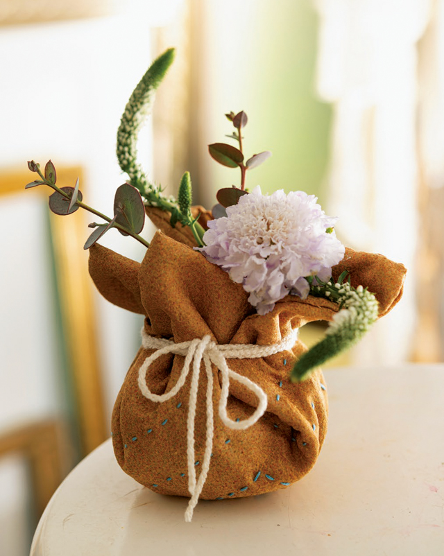 有田焼文山窯の布のようなフラワーベース