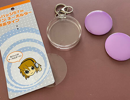 アクリルフレーム アクリル缶バッジケースレースアップ猩猩吃屁 推し活グッズ 缶バッジ