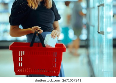 ウィンドウショッピングの写真素材写真素材なら「写真AC」無料 フリー ダウンロードOK