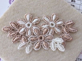 レースとビーズの縫い付け方のコツとポイント！リボン刺繍とパッチワークで華やかなキルトを作り笑顔いっぱい幸せになる リボンフラワーキルト®スクール山梨県甲州市・東京都新宿区