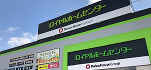 家の中心であり、家族が自然と集まる場所, ――アイランドキッチン。, 開放感あふれる佇まいは、空間の主役として日常に上質な彩りを添えます。,美しさと機能性、そして暮らしやすさを兼ね備えた、, 6つのアイランドキッチン実例をご紹介します。, 詳しくは動画にてご覧ください。, —, TopDesigner by ダイワハウス @topdesigner_by_daiwahouse では、,