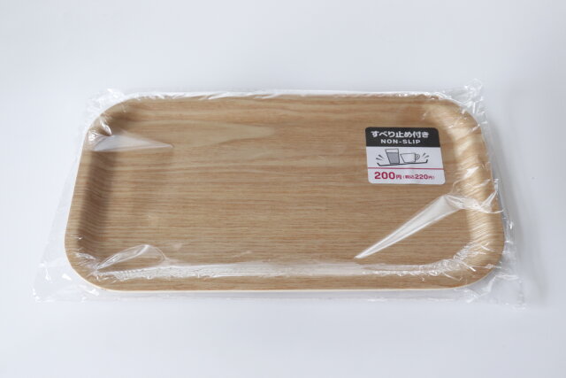 100均ワッツ「すべりにくいトレーVS.メラミン製トレー」
