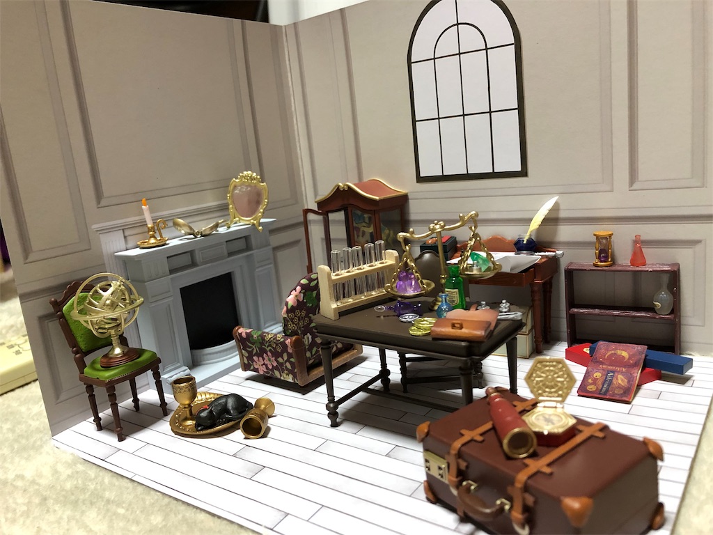 セリアのドールハウス、千円 税別 でどこまでできるかやってみました。ベース部分が売ってなかったので背景ボードは前に買ったやつだけど同じくセリア購入品。ぜんぶ合わせて１０点です。ドアとドアノブが別売りなので要注意！,セリア購入品 ドールハウス ねんどろいどどーるリヴァイ ねんどろいどどーる,levi