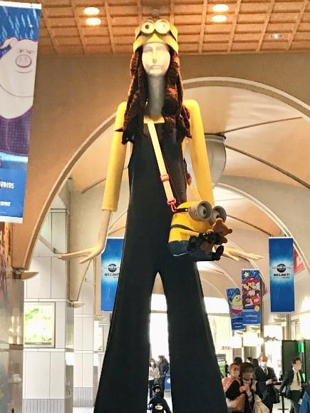 名古屋駅前の「ナナちゃん」50歳 記念衣装は群像柄のワンピース [写真特集1/35]