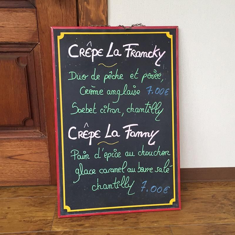 メニュー看板:高山のクレープ店「はんちくてい」は地元の方言です