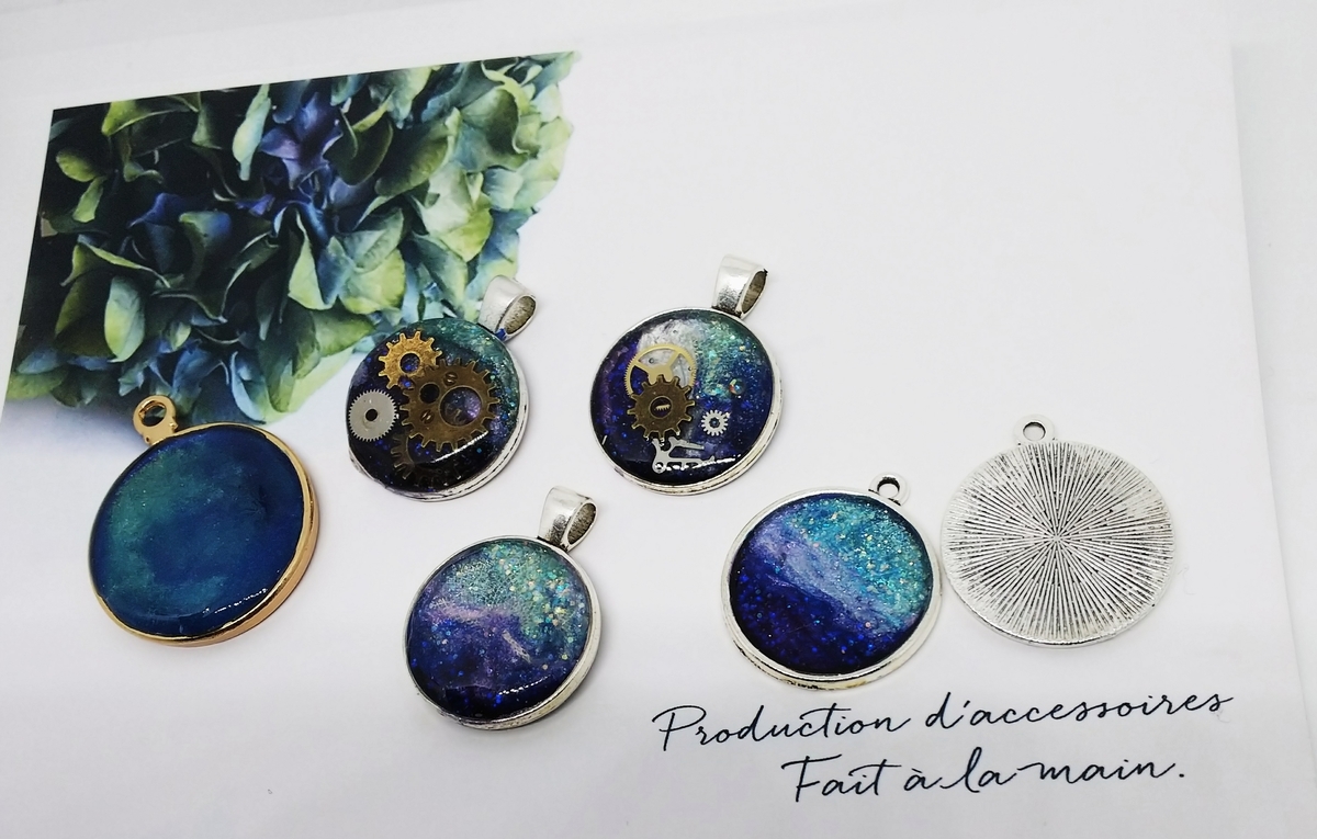 宇宙や海塗り？ストローを使う!? 100均レジンの作品一覧